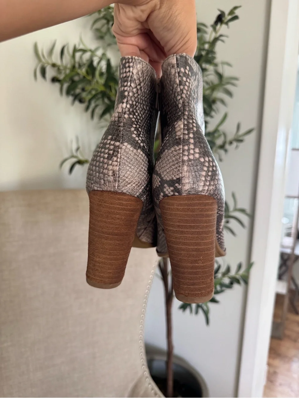 Carlos by Carlos Santana Lydia Snakeskin Ankle Booties Size 7.5